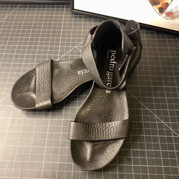 Pedro Garcia black leather flat sandals Size 8 - Picture 1 of 16